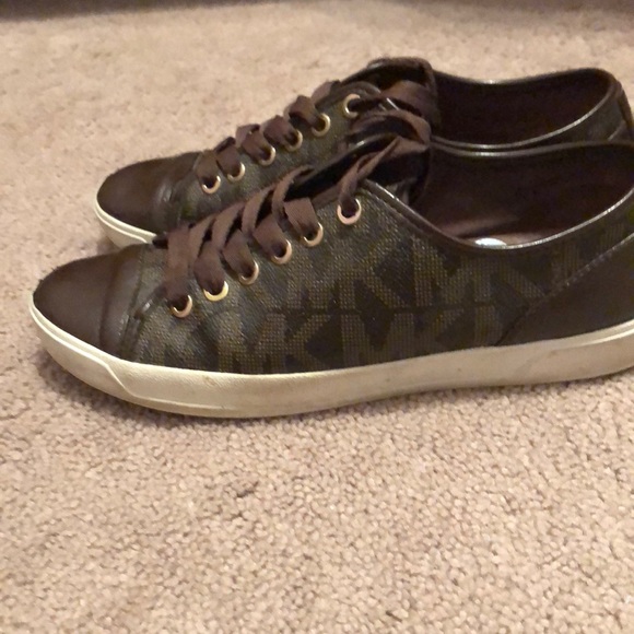 Shoes - Picture 3 of 5